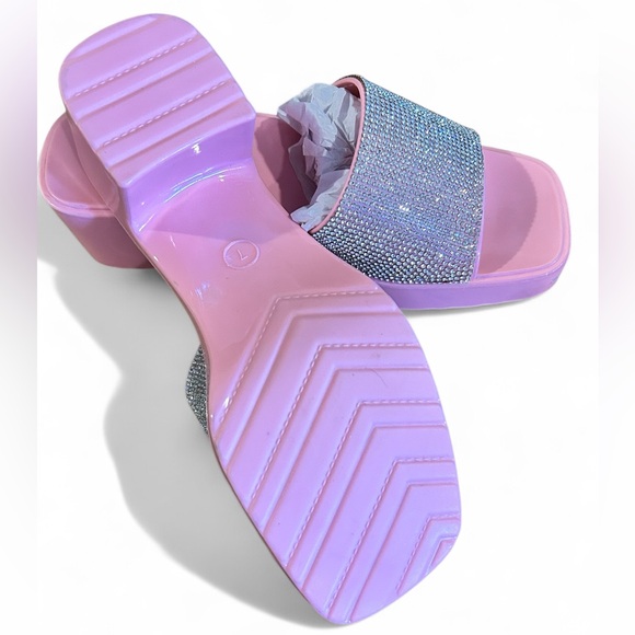 Madden Girl Pink Rhinestone Mules
NWT
Sz 7 - Picture 5 of 6